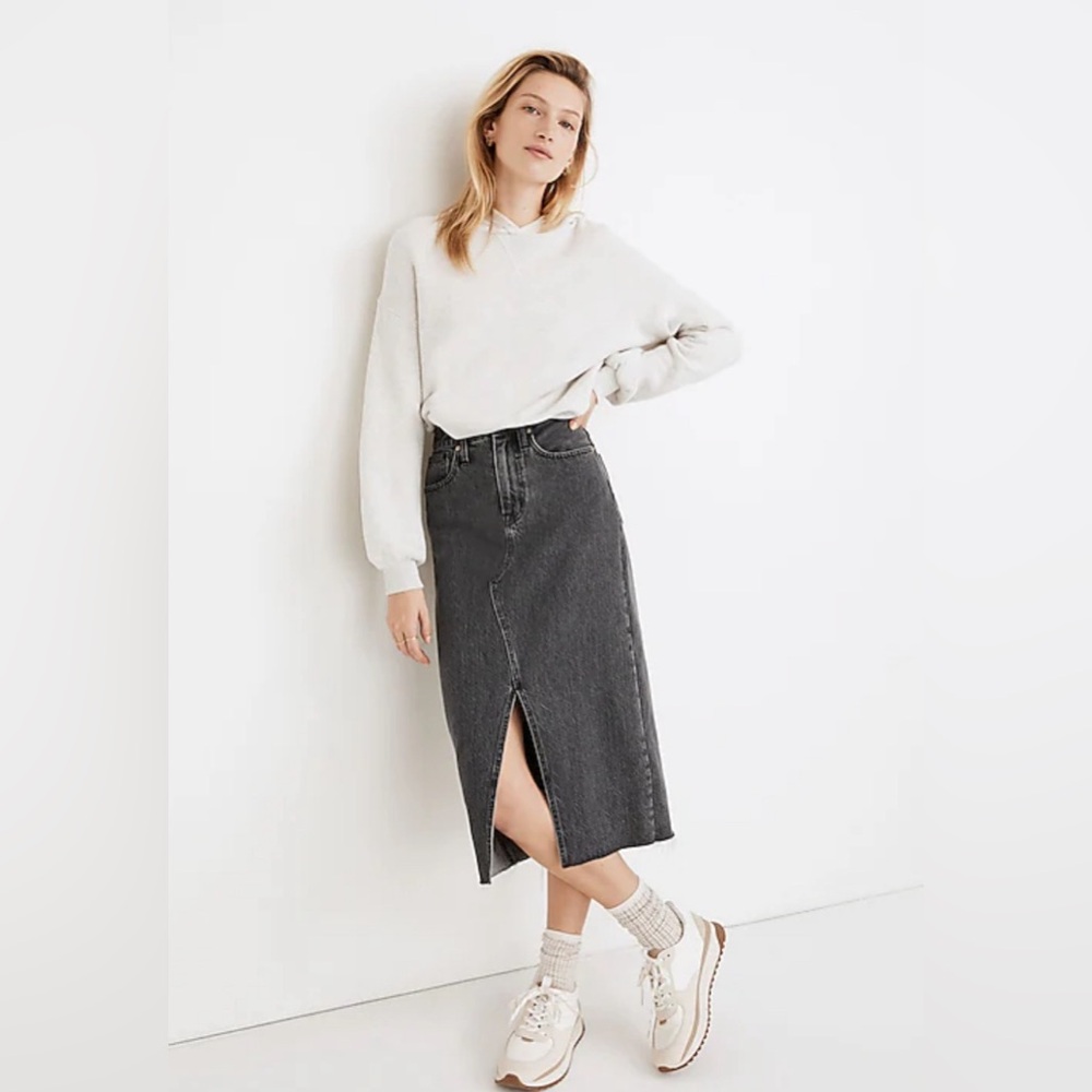 Madewell Rigid Denim A-Line Midi Skirt in Castlerock Wash - size 27